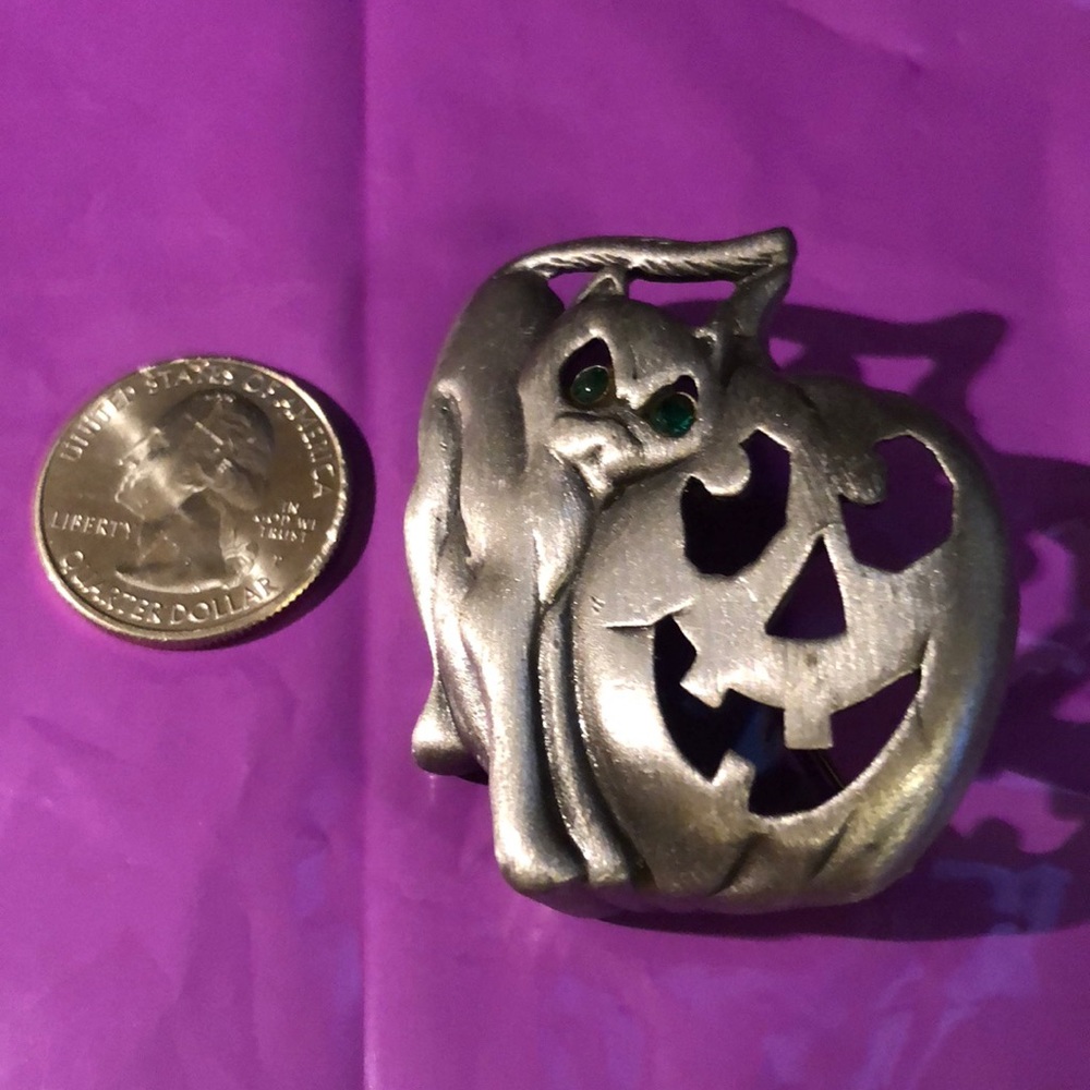 Halloween Brooch - Picture 2 of 3